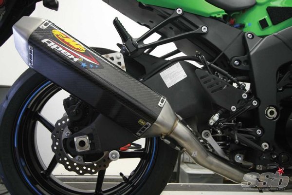 1210-sbkp-14-z+exhaust-shootout-2012+FMF-apex-carbon-slip-on.jpg